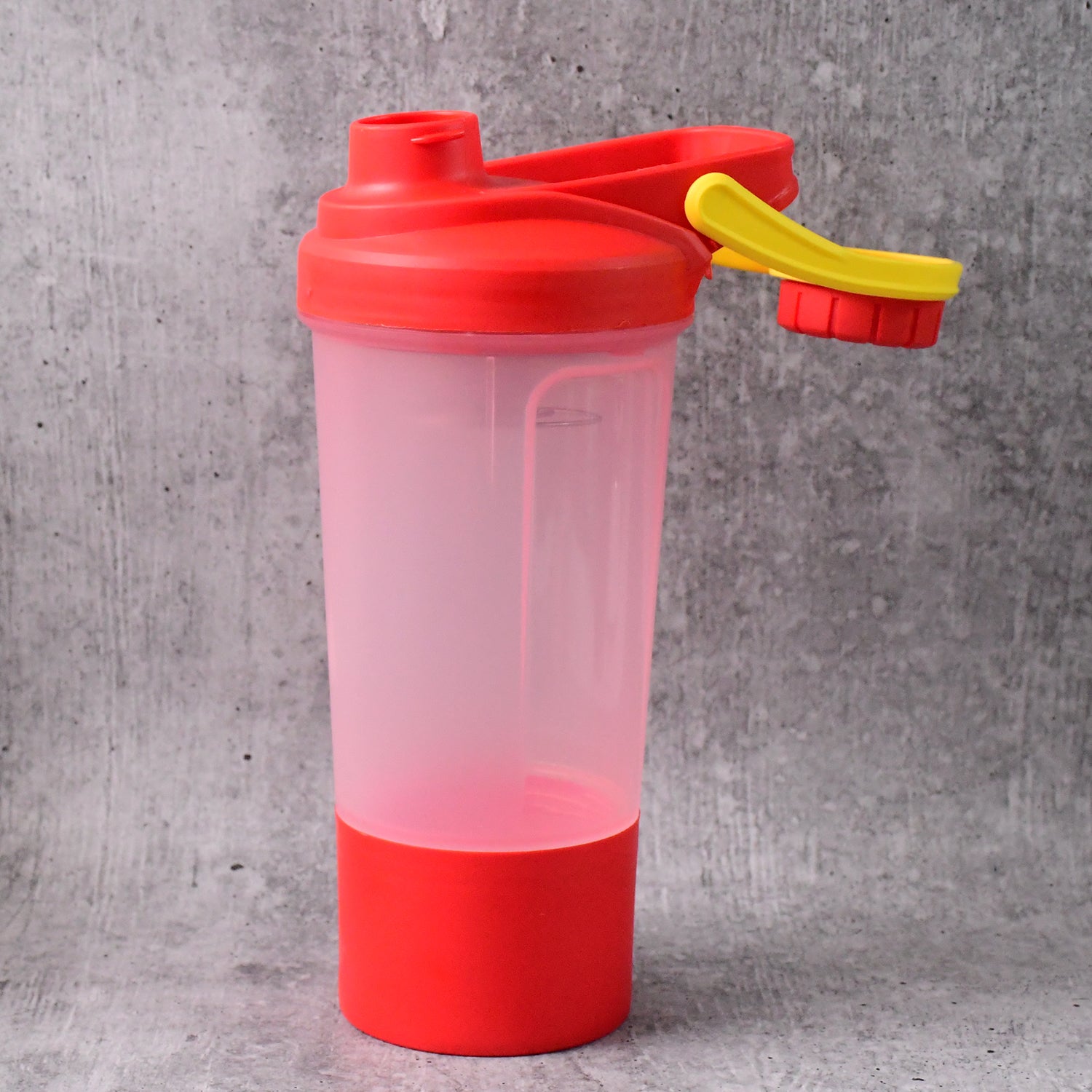 Supermom  Plastic Premium Booster Gym Shaker Bottle with Mixing Ball (550ml / 1 Pc) Supermom  Plastic Premium Booster Gym Shaker Bottle with Mixing Ball (550ml / 1 Pc)